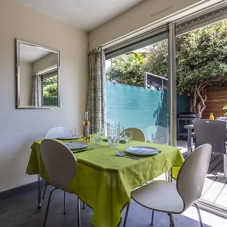 아파트 Les Grenadines-2 By Interhome 아그